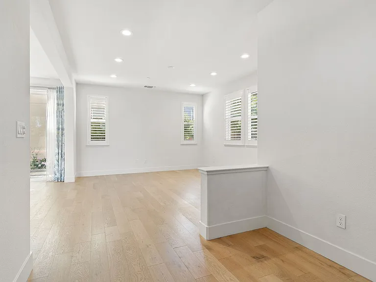 2730 Bette St — Photo 8