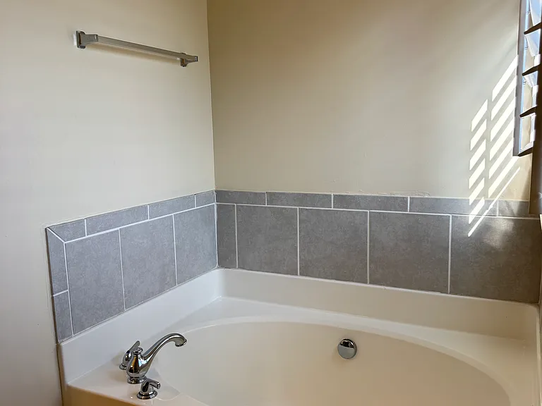 1100 Paddock Park Cir — Photo 16
