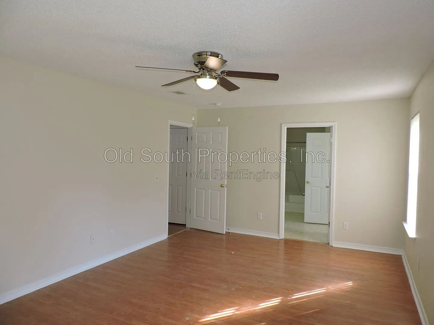 4 bed, 2.0 bath, 2281 sqft, $2,000 — Photo 3