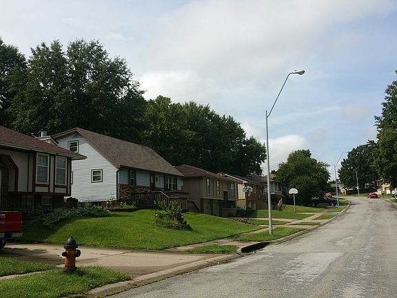 5th image of 613 NE 98th Ter