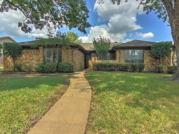 2nd image of 821 Sandhurst Dr