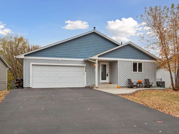 6930 27th St N, Oakdale, MN 55128