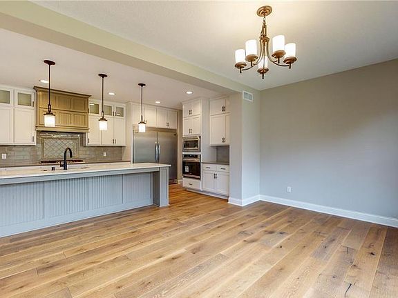 5th image of 4044 Merriam Rd