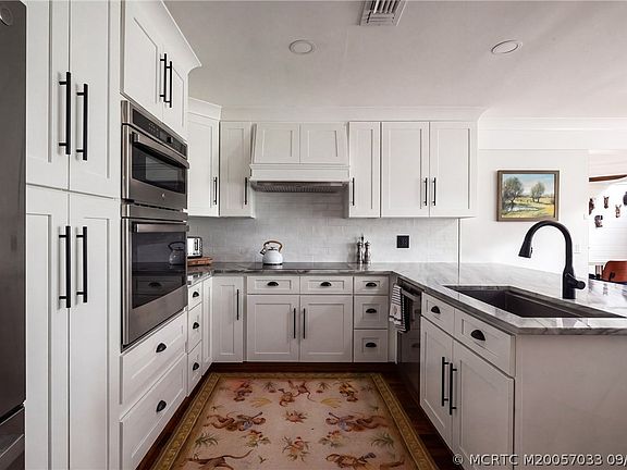 5th image of 615 SW Rustic Cir