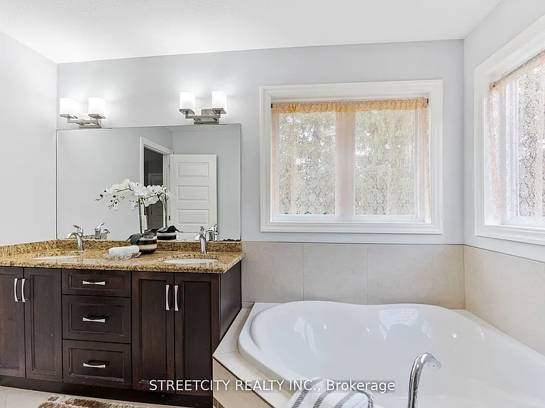 1271 Howlett Cir — Photo 23