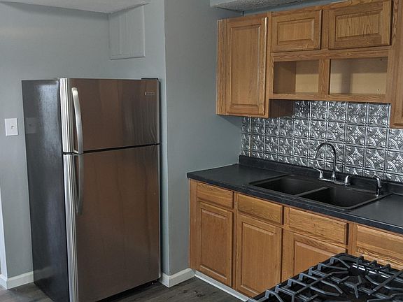 4th image of 5579 Farnum St