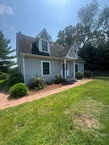 8 Pequot St Photo 1