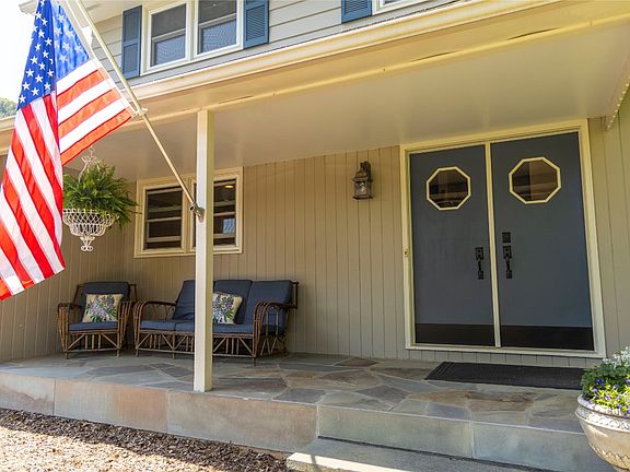 3rd image of 56 Beardslee Ln
