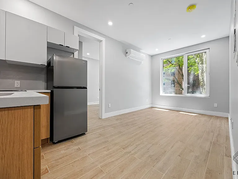 809 Midwood St #2G — Photo 4