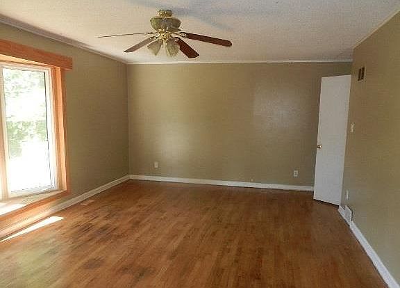 4th image of 5665 Sloan Ave