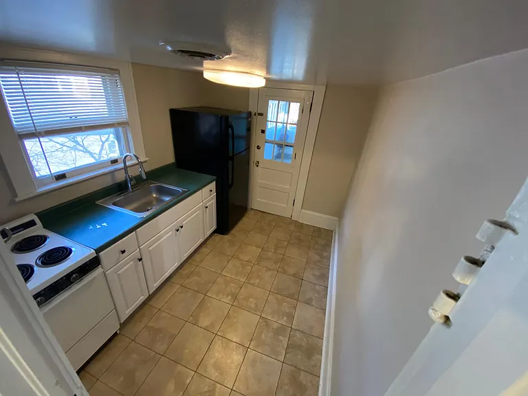 2011 Memorial Ave SW #2 — Photo 5