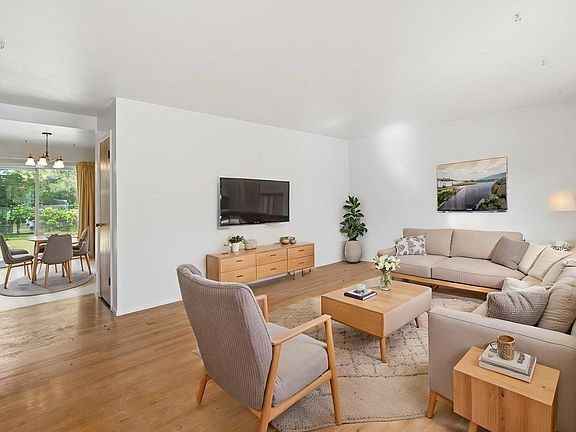 5th image of 1041 Montview Rd
