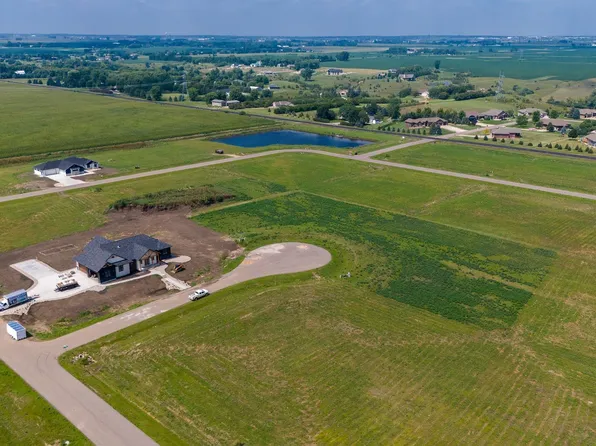 Griffin Cir, Harrisburg, SD 57032