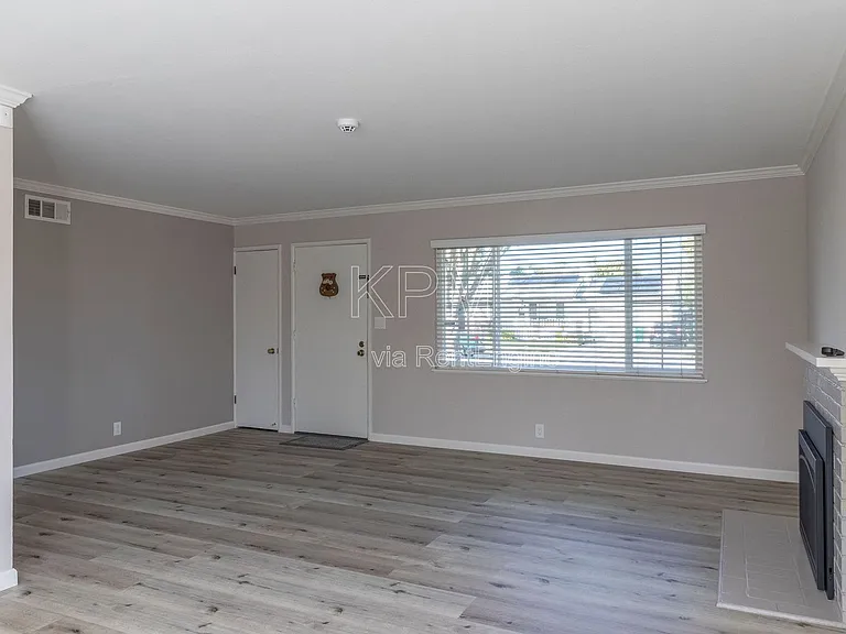 218 E Longview Ave — Photo 6
