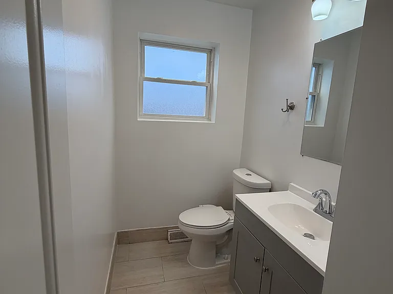 2316 W Arthur Ave #2 — Photo 2