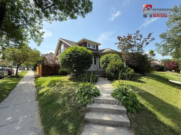 2203 N 68th St, Wauwatosa, WI 53213