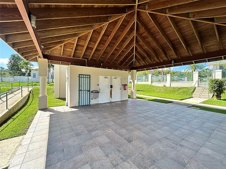 345 Calle Tulipan — Photo 36