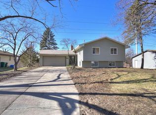 747 Terrace Dr, Roseville, MN 55113