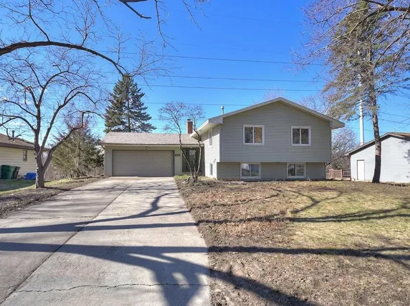 747 Terrace Dr, Roseville, MN 55113