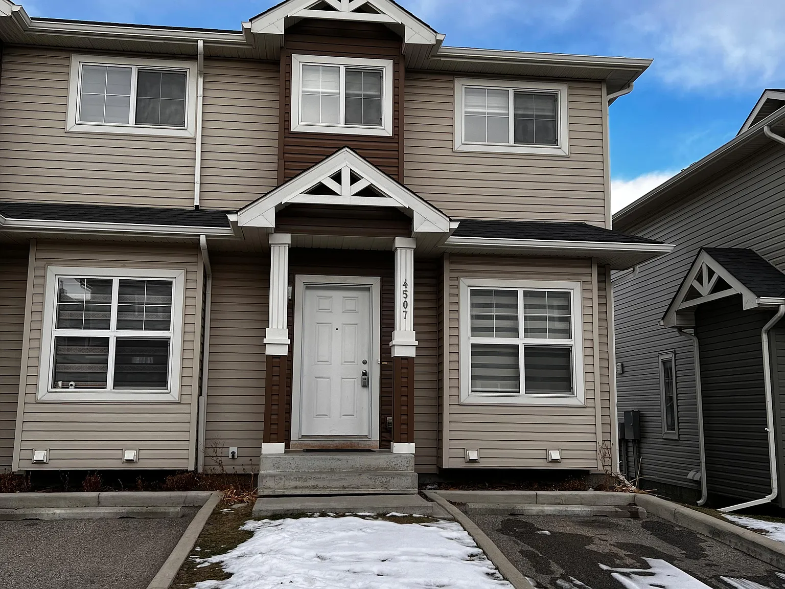 111 Tarawood Lane NE — Photo 2