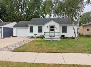 1107 6th St, Milford, IA 51351