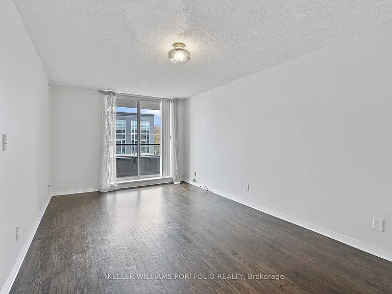 1829 Queen St E #408 — Photo 9