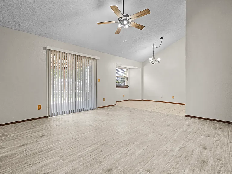 260 Arisano Dr — Photo 23