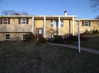 875 Berkley Pl, Dubuque, IA 52001