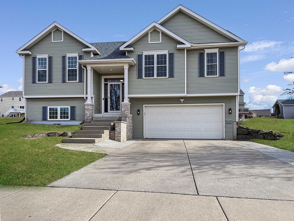 1st image of 1125 Carriage Dr