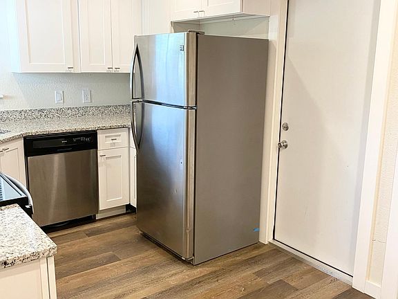 Top-bottom Kenmore refrigerator with ice maker and dishwasher. Easy access to backyard patio for barbeques with friends!