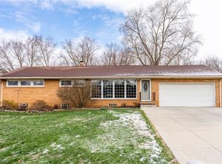 3939 Thunderbird Cir NW, North Canton, OH 44720