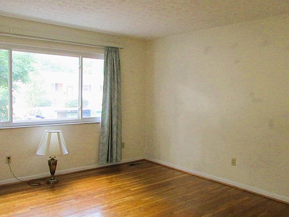 3rd image of 2576 Vernal Dr