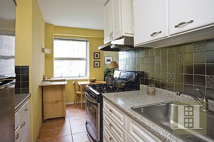 3rd image of 90 La Salle St APT 11D
