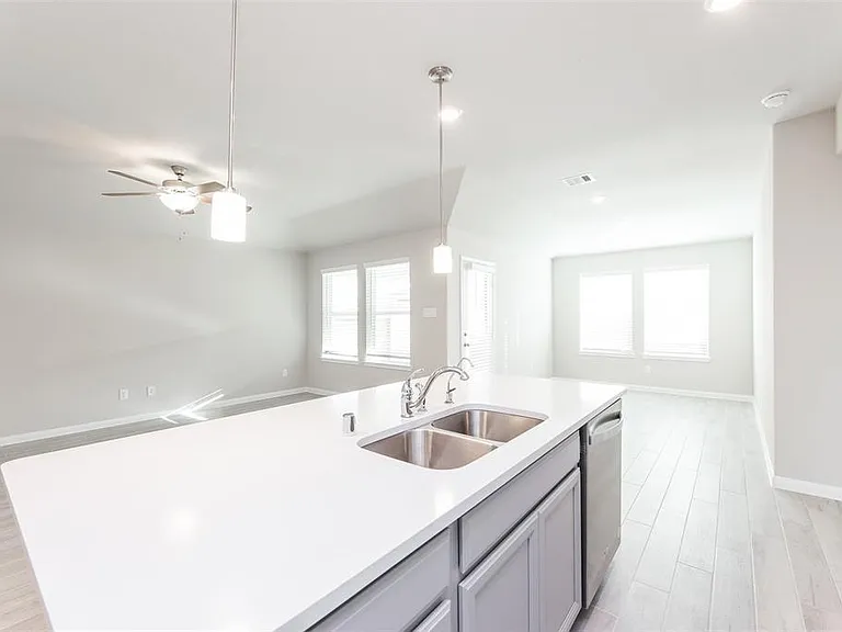 7214 Toluca Dr — Photo 14
