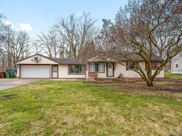 50111 Mile End Dr, Shelby Township, MI 48317