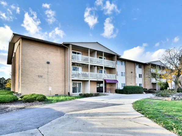 940 Beau Dr Unit 310, Des Plaines, IL 60016