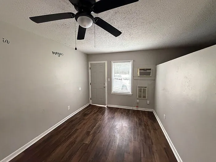 1 bed, 1.0 bath, 500 sqft, $700 — Photo 3