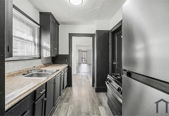 4th image of 2219 E Gregory Blvd