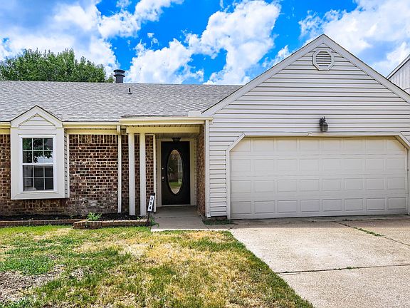 3rd image of 314 Sandlewood Ln
