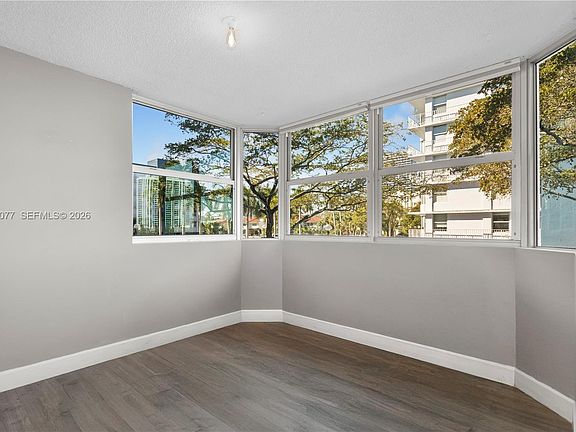 5th image of 16558 NE 26th Ave APT 2G