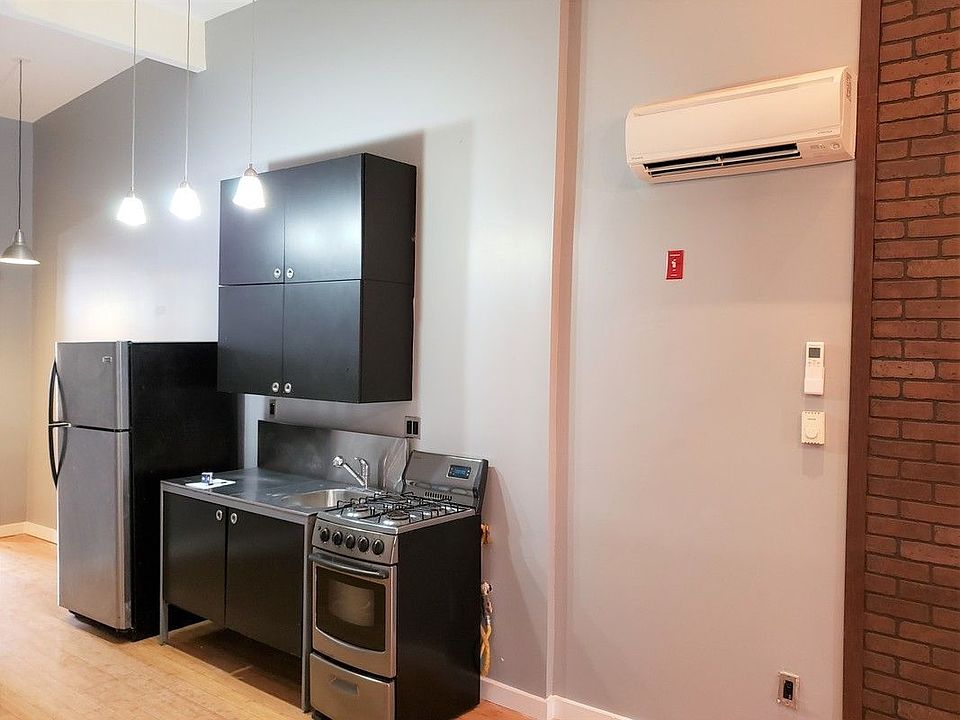 1st image of 1518 Gates Ave #302