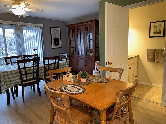 5th image of 85 Camelot Dr #118