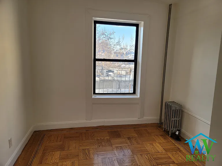2463 Valentine Ave #E4 — Photo 9