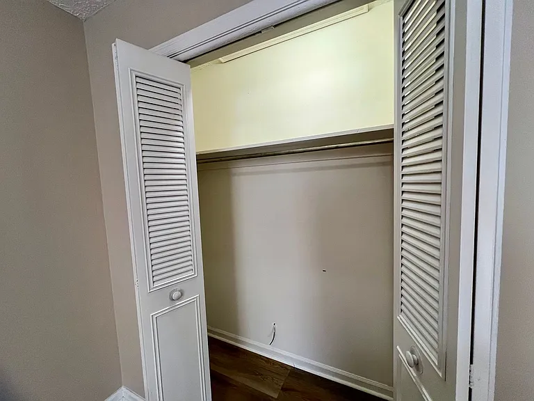 106 Holmes Cir — Photo 9