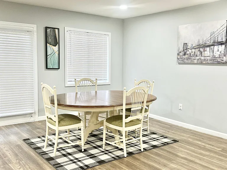 1514 S McLean Blvd — Photo 12