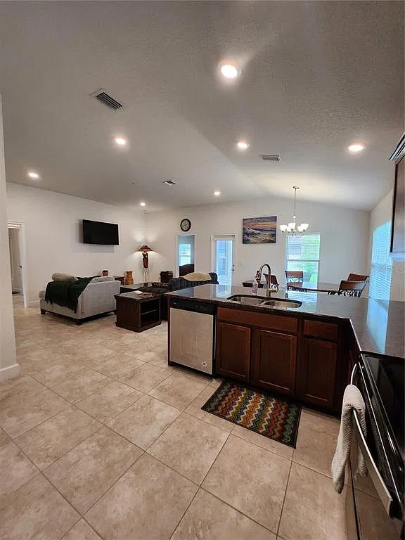 3 bed, 2.0 bath, 1368 sqft, $3,600 — Photo 4