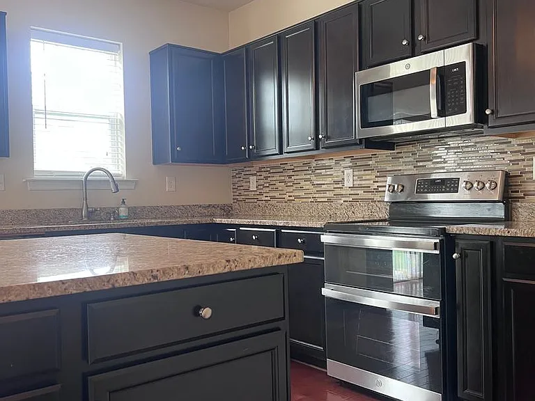 13 Hampshire Glen Pkwy — Photo 12