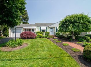 100 Plantation Dr, Cranston, RI 02920