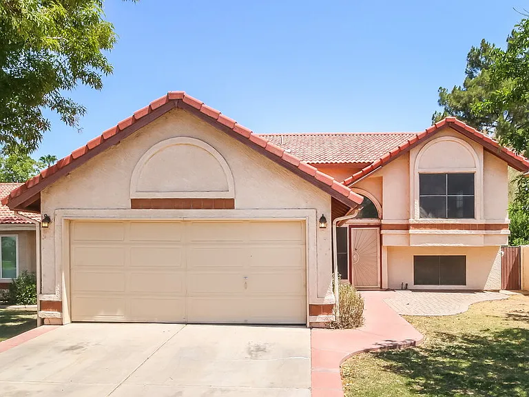 1232 W Riviera Dr — Photo 1