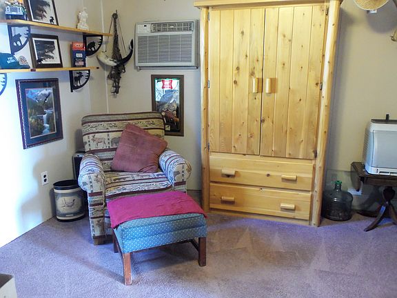 Den attached to 3rd BR